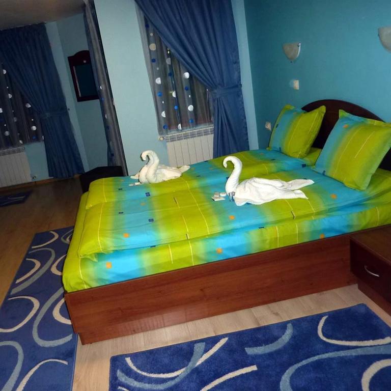 Guest House H Dzhogolanov Koprivsjtitsa Rum bild