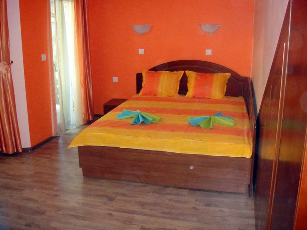 Guest House H Dzhogolanov Koprivsjtitsa Rum bild
