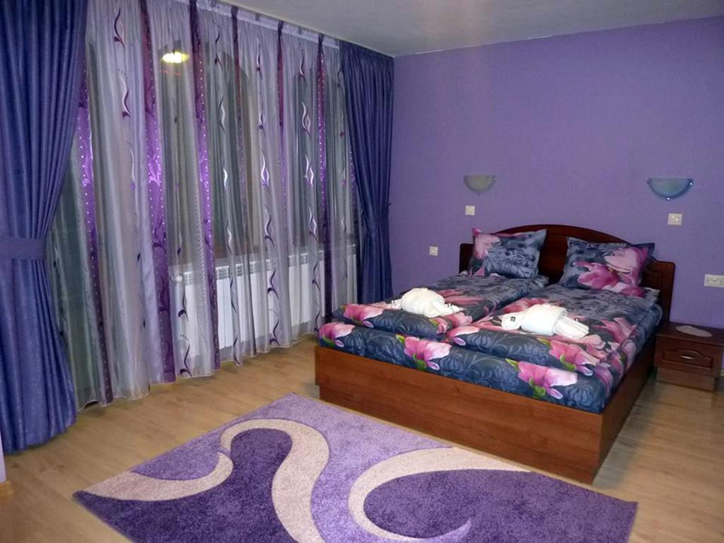 Guest House H Dzhogolanov Koprivsjtitsa Rum bild