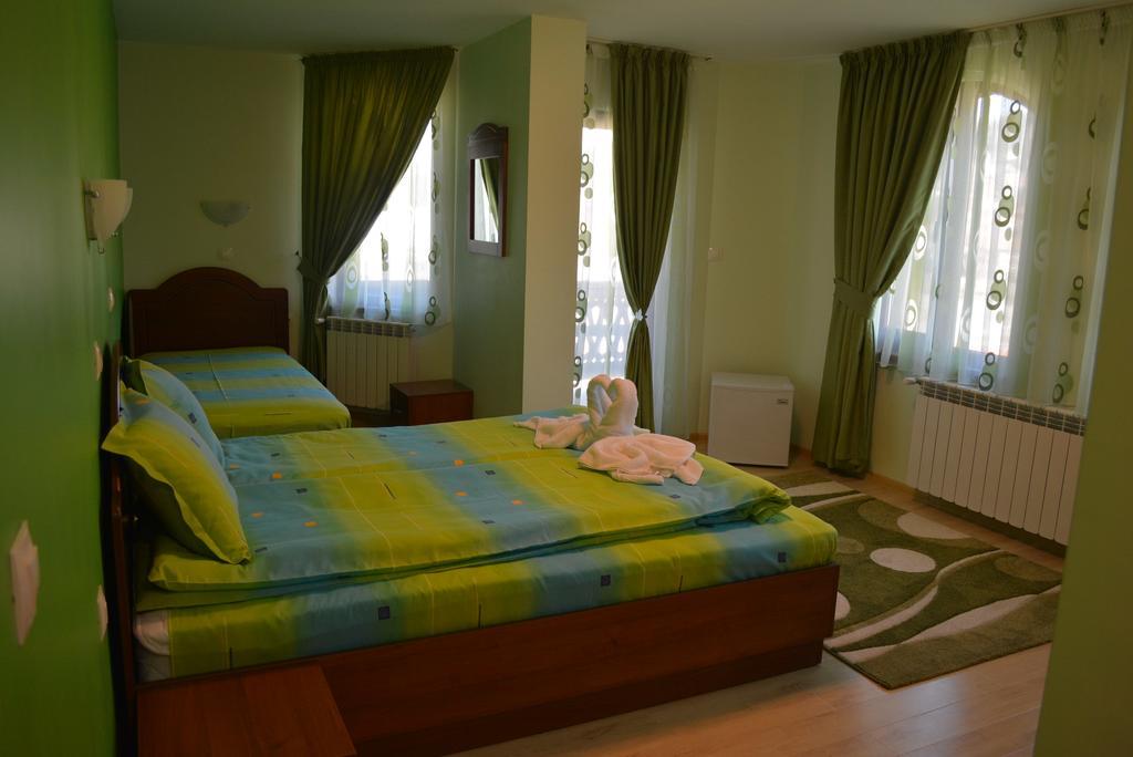 Guest House H Dzhogolanov Koprivsjtitsa Exteriör bild
