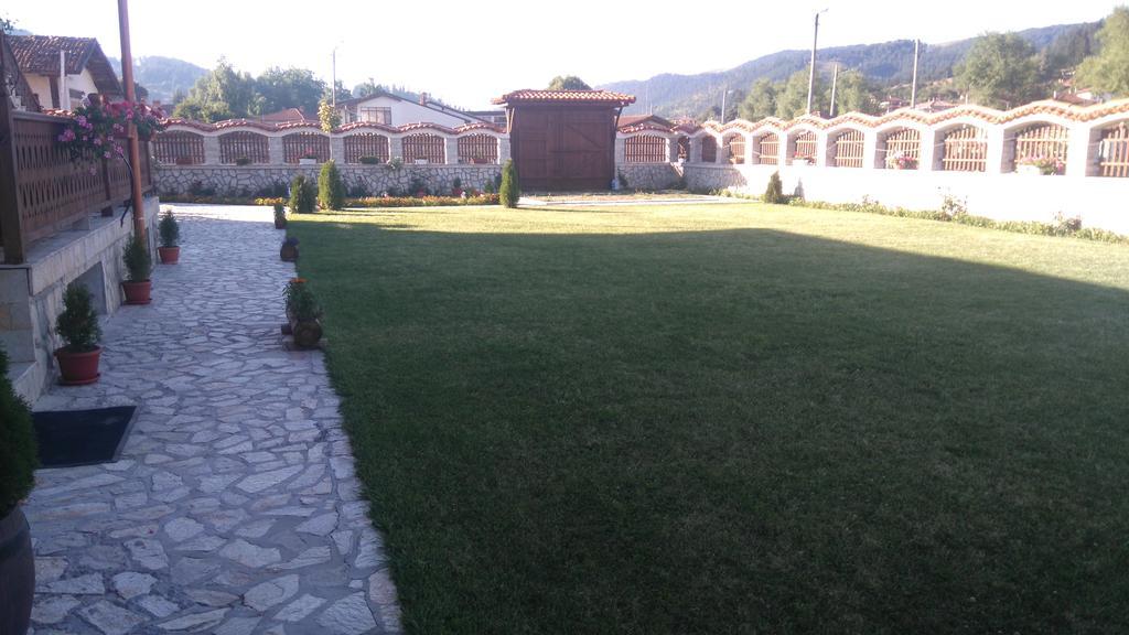 Guest House H Dzhogolanov Koprivsjtitsa Exteriör bild