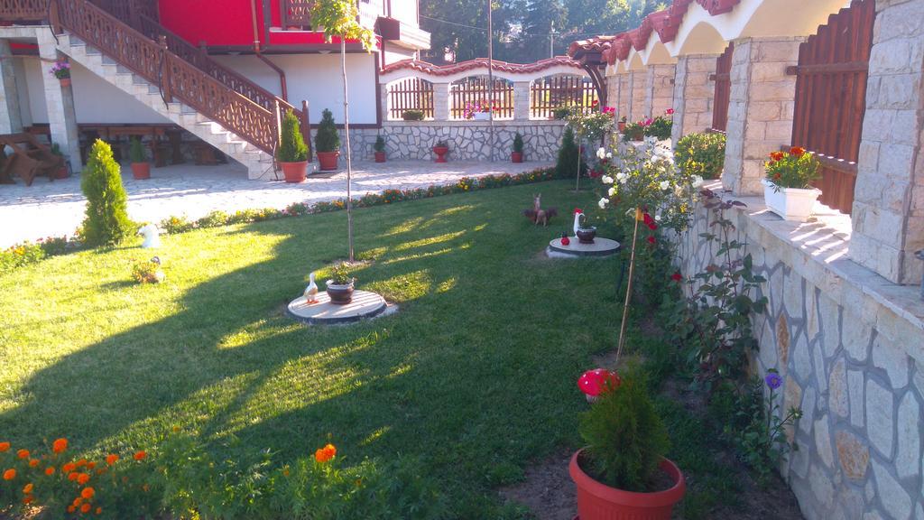 Guest House H Dzhogolanov Koprivsjtitsa Exteriör bild