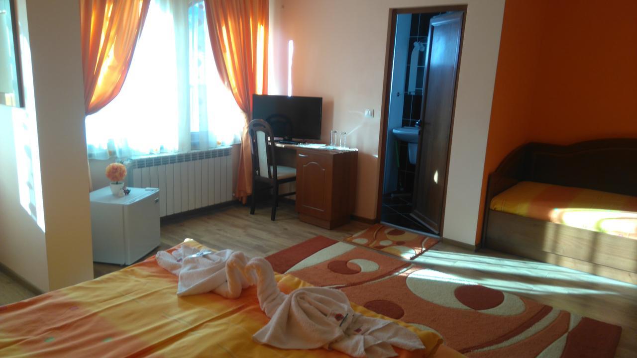 Guest House H Dzhogolanov Koprivsjtitsa Exteriör bild