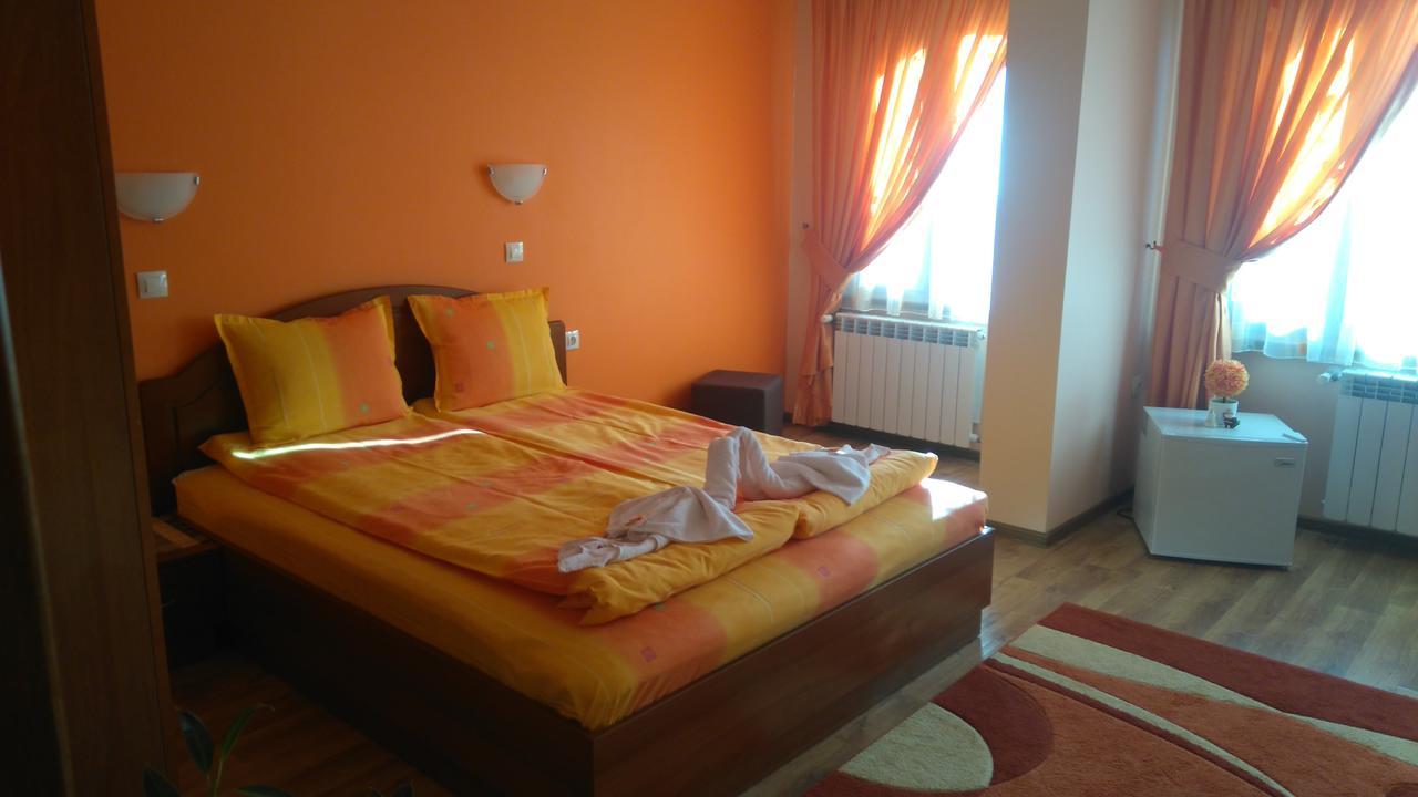 Guest House H Dzhogolanov Koprivsjtitsa Exteriör bild