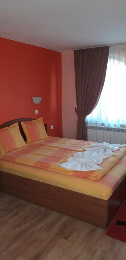 Guest House H Dzhogolanov Koprivsjtitsa Exteriör bild